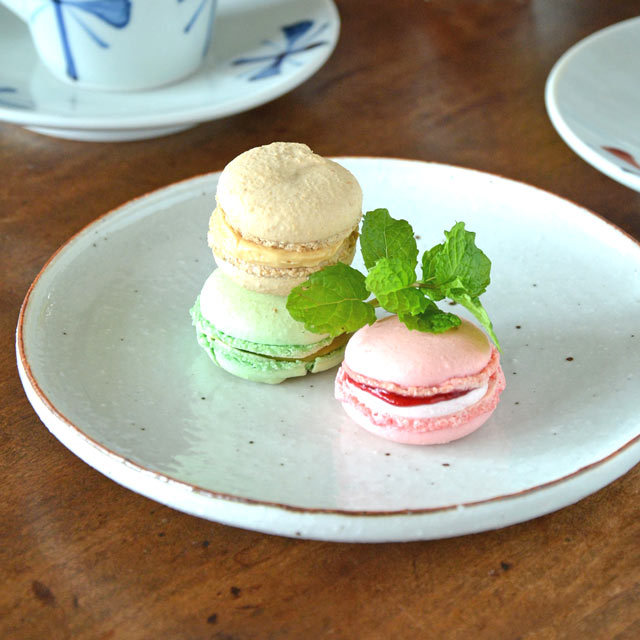 和食器・砥部焼　縁紅の丸皿(6寸)