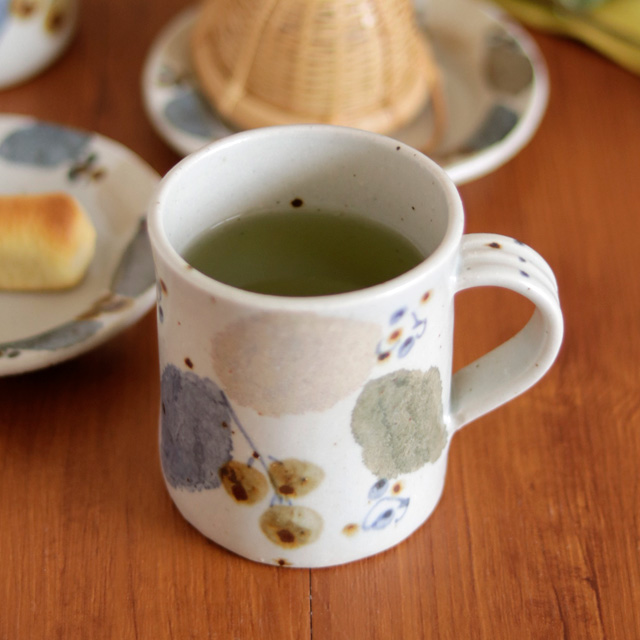 【砥部焼 森陶房】 木の葉のマグカップ