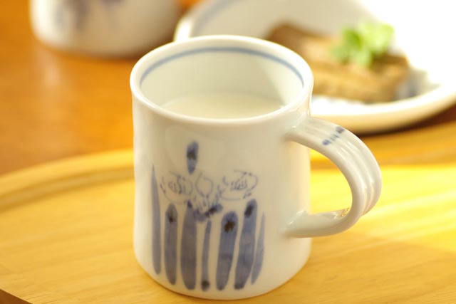 【砥部焼 森陶房】すいせんのマグカップ