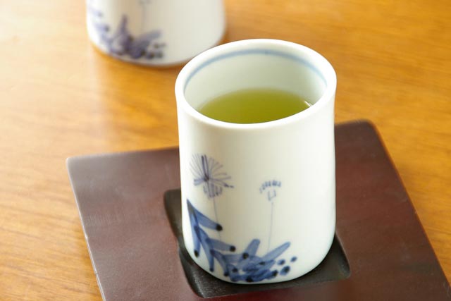 【砥部焼 森陶房】たんぽぽの筒湯のみ（大）