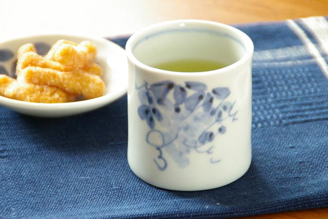 【砥部焼 森陶房】ぶどうの筒湯のみ（小）