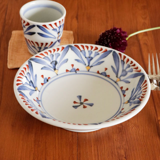 【砥部焼 西岡工房】芭蕉紋の浅鉢(7寸)