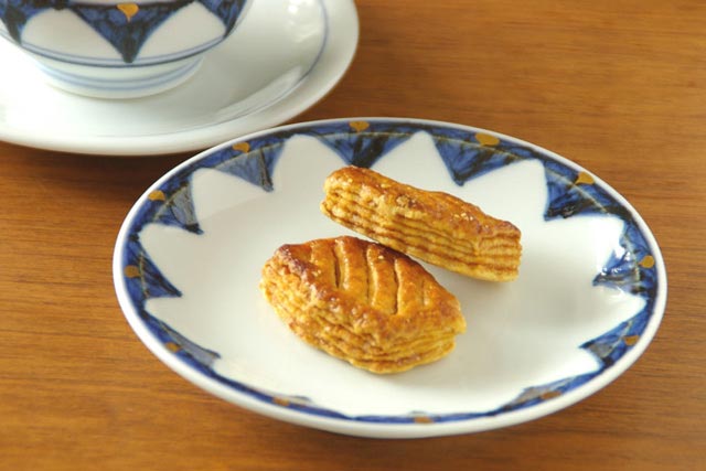 【砥部焼 西岡工房】ゴスペン金彩の取皿