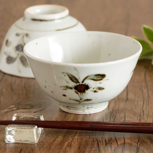 【砥部焼 中田窯】鉄花文の茶碗