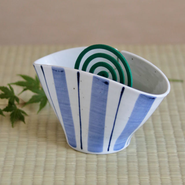 【砥部焼 岡田陶房】はけめ文の蚊取り線香立て