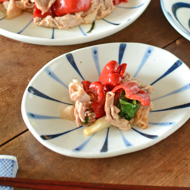 和食器・砥部焼　青線の楕円たたき皿