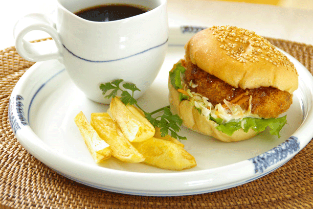 【砥部焼 向井窯】ギザギザプレート皿（8寸）