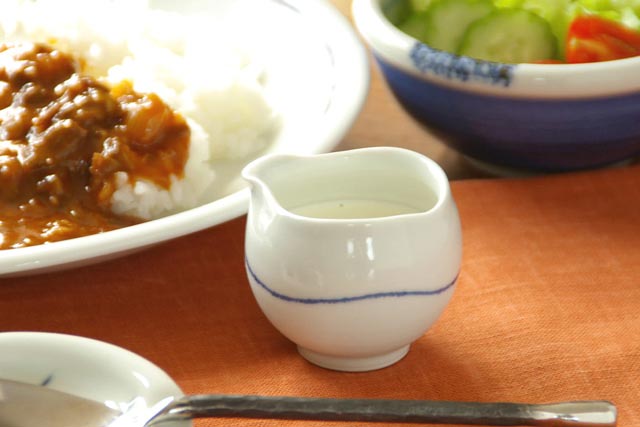 砥部焼の和食器 向井窯のミルク入れ 砥部工房 からくさ