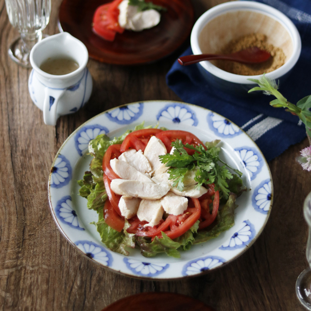 【砥部焼 皐月窯】菊文のリム付皿(7寸)