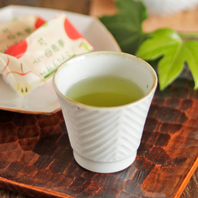 【砥部焼 皐月窯】しのぎヘリンボーンの湯呑