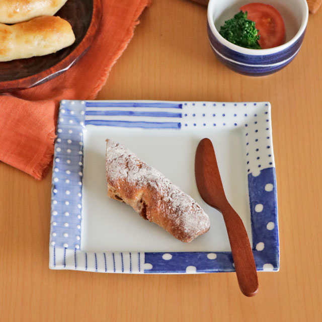 【砥部焼 皐月窯】イッチンドットの四角リム皿(中)