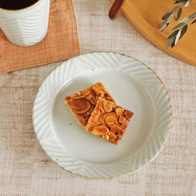 【砥部焼 皐月窯】しのぎのリム付皿(5寸)白