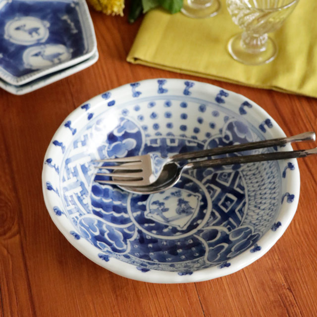 【砥部焼 スギウラ工房】染付の玉縁浅鉢(松のある風景)A