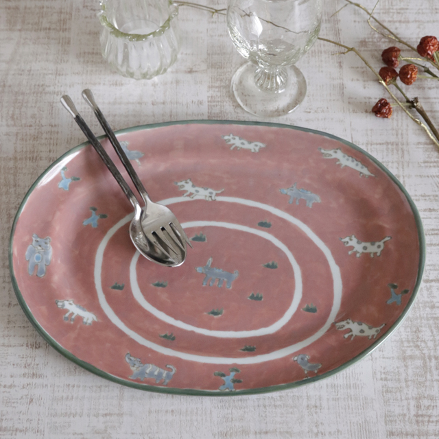 【砥部焼 スギウラ工房】どうぶつのオーバルプレート(ピンクの草原)