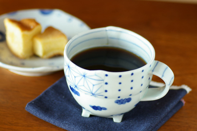 砥部焼の和食器 スギウラ工房のマグカップ【砥部工房 からくさ】