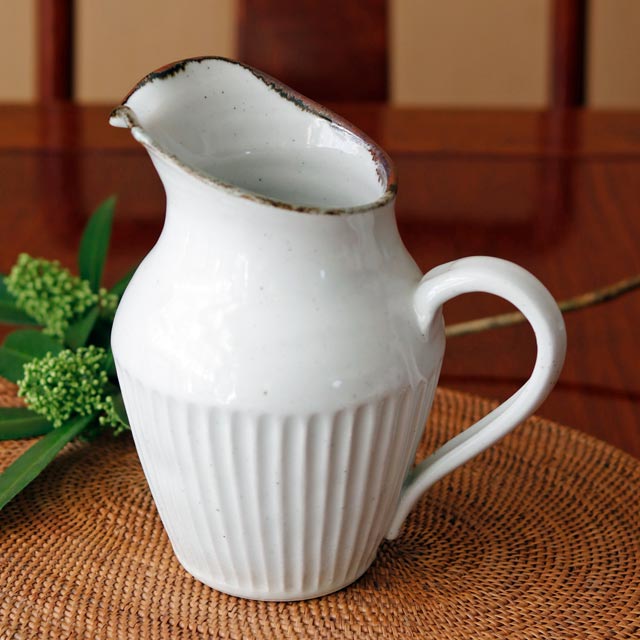 和食器・砥部焼　陶房遊のピッチャー