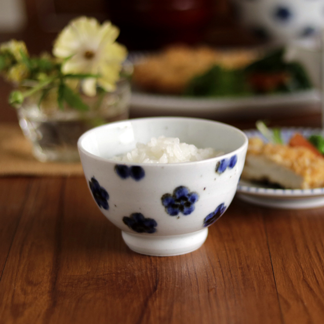 【砥部焼 陶房遊】小花の子供茶碗　白磁タイプ