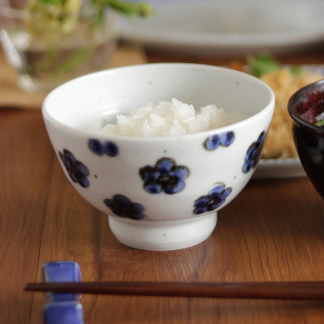 【砥部焼 陶房遊】小花の茶碗（大）白磁タイプ