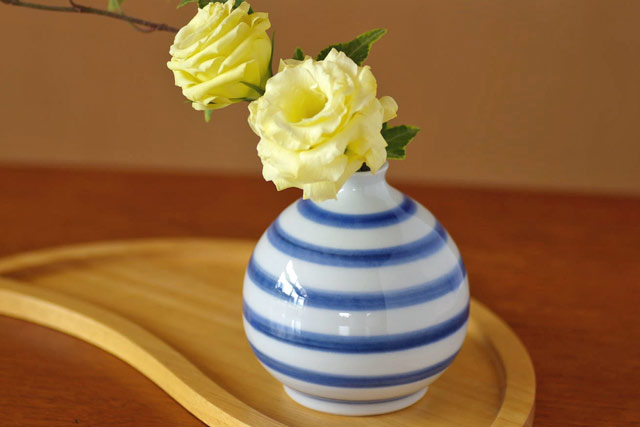 和食器・砥部焼　しましまのぷっくり花器