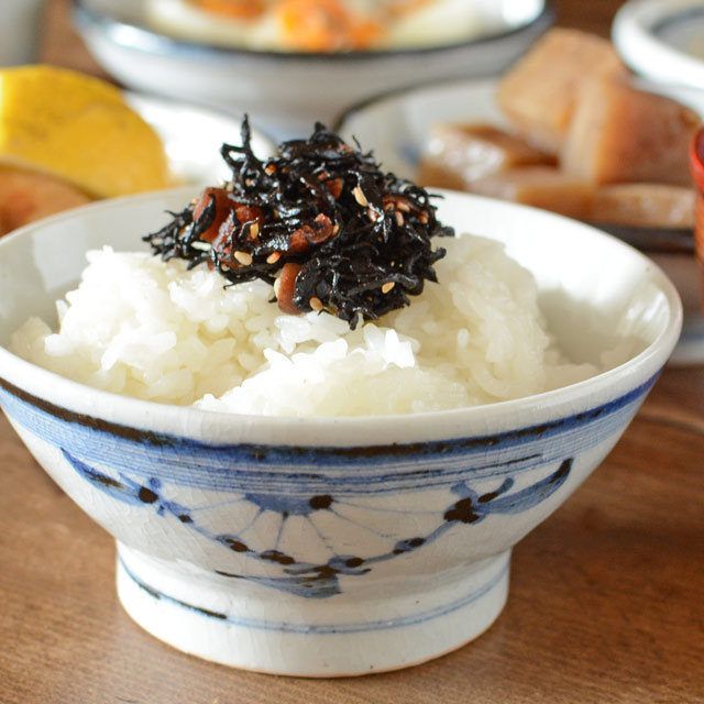 和食器・砥部焼　菊文の古砥部茶碗(大)