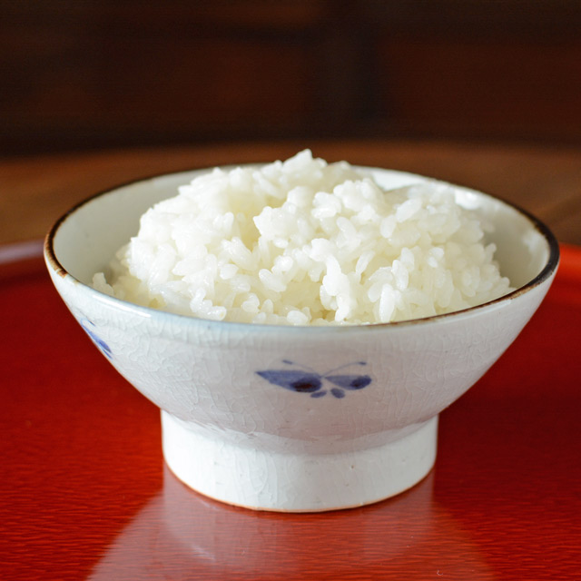 和食器・砥部焼　蝶文の古砥部茶碗(小)