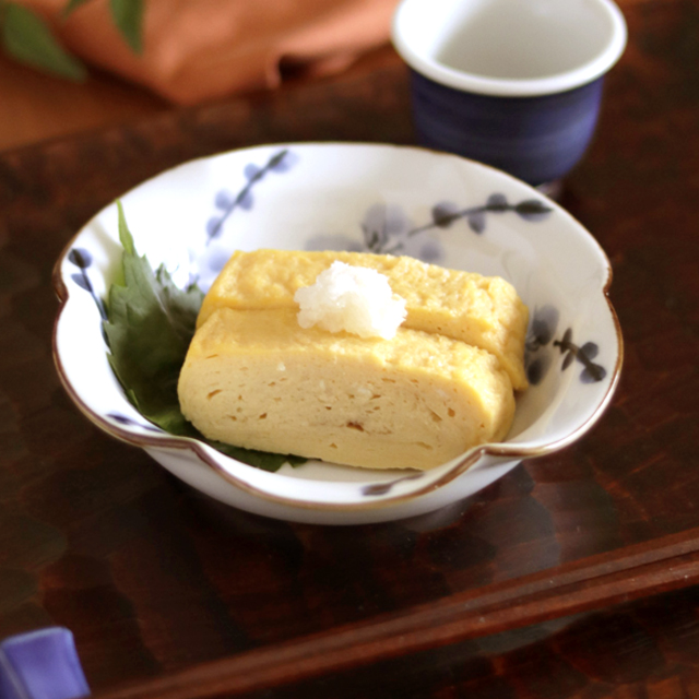 【砥部焼 東吉窯】梅の小鉢(花型・八角型）