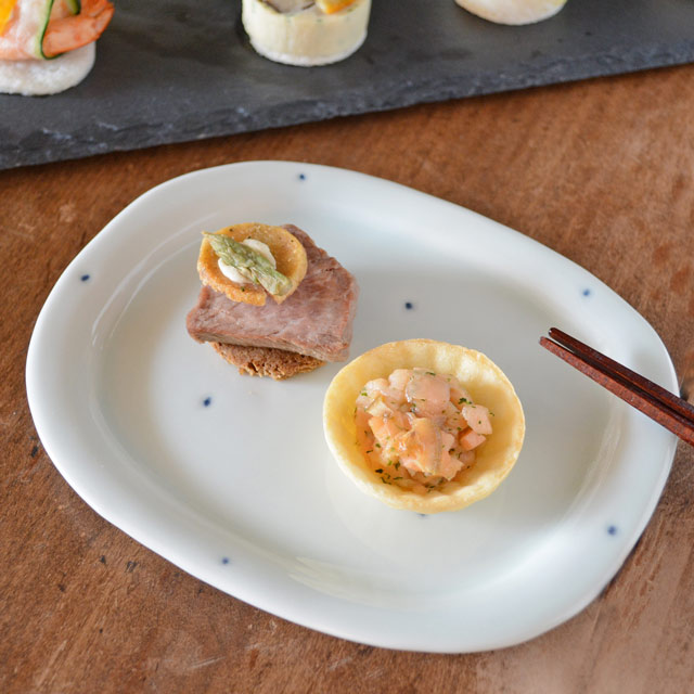 プチプチ柄のリム付楕円皿