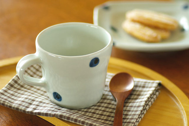 和食器・砥部焼　水玉もようのマグカップ(小)