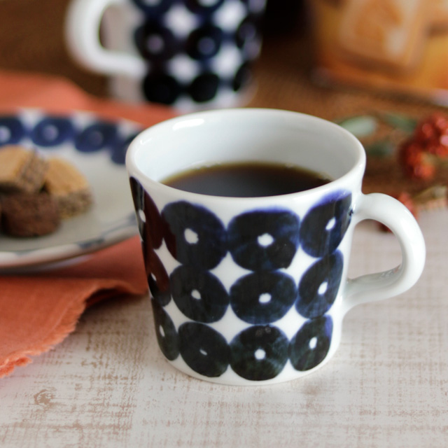 【砥部焼 雲石窯】ごす丸紋のマグカップ