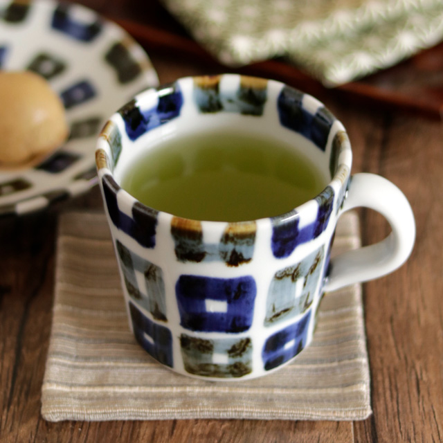 【砥部焼 雲石窯】しかくしかくのマグカップ