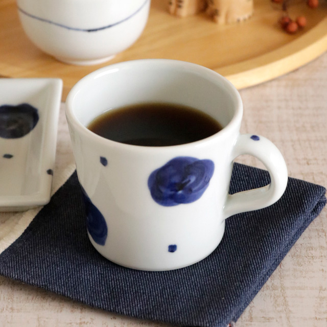 【砥部焼 雲石窯】梅文のマグカップ