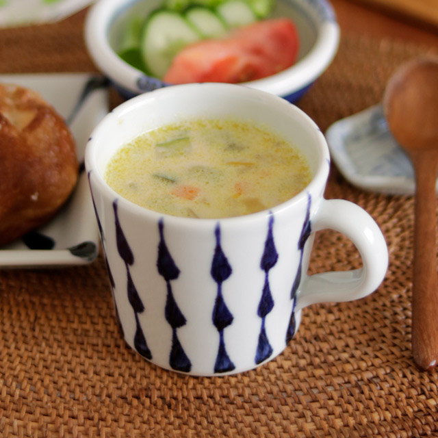 【砥部焼 雲石窯】しずくのマグカップ