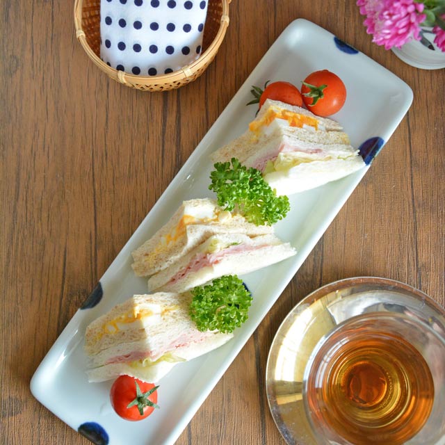 和食器・砥部焼　水玉文の長方皿