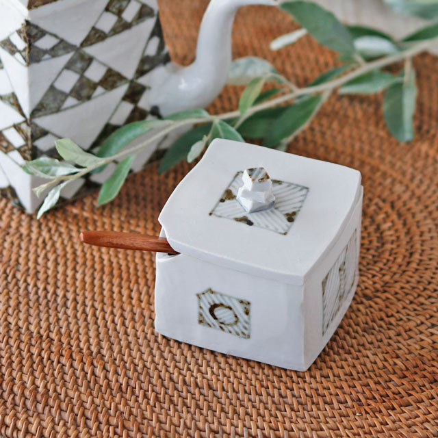 和食器・砥部焼　山中窯の蓋物