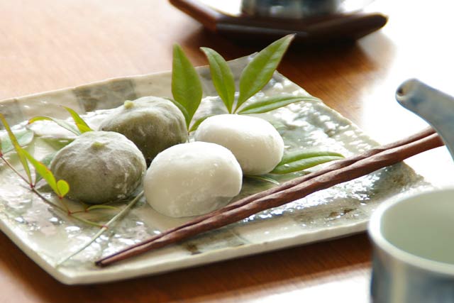 砥部焼の和食器 山中窯の角皿 【砥部工房 からくさ】