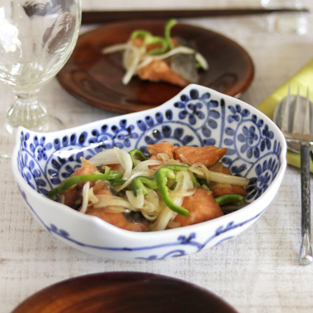 【砥部焼 陽貴窯】たこからくさの角鉢