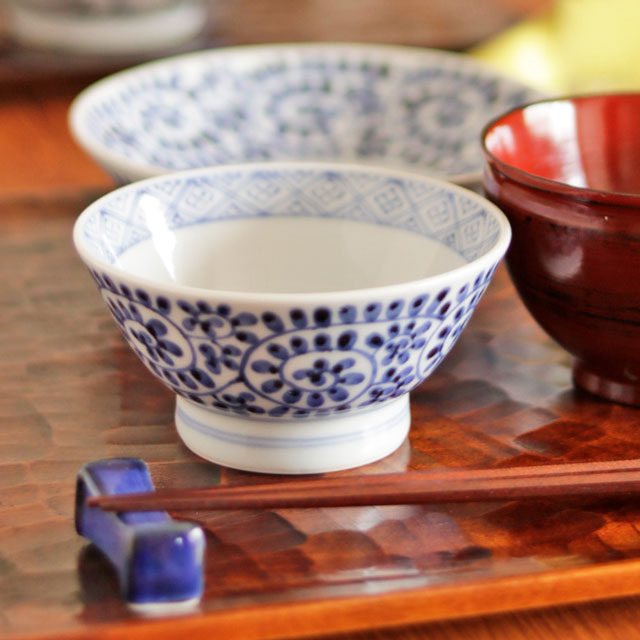 【砥部焼 陽貴窯】たこからくさの茶碗(小)