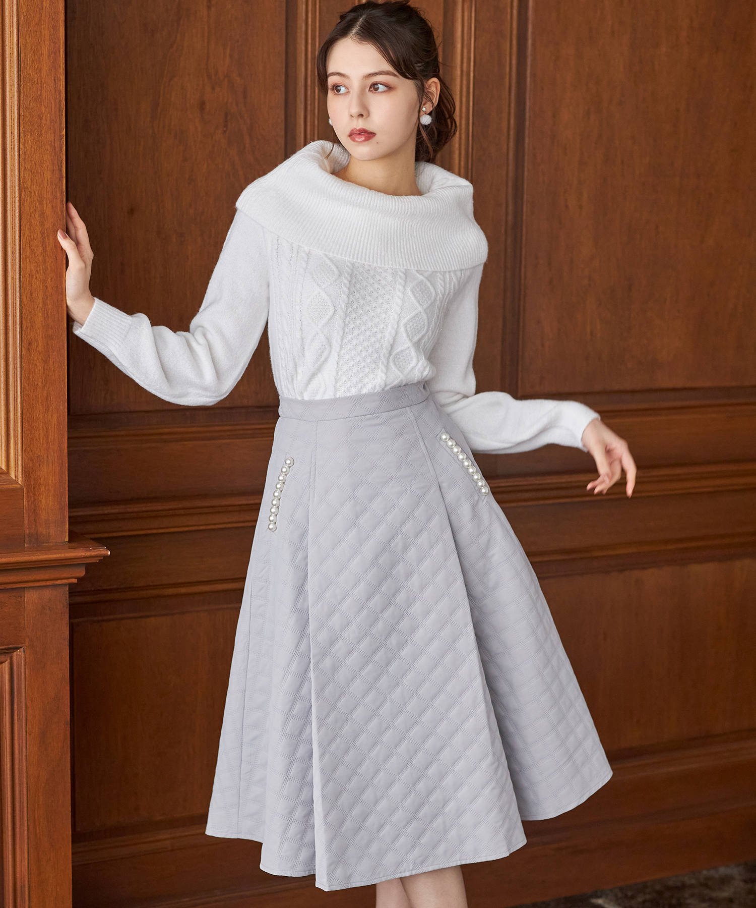 ひと目で美人なポケットパール付きエンボスキルティングタックフレアスカート【kolias コリアス】 tocco closet(トッコクローゼット)