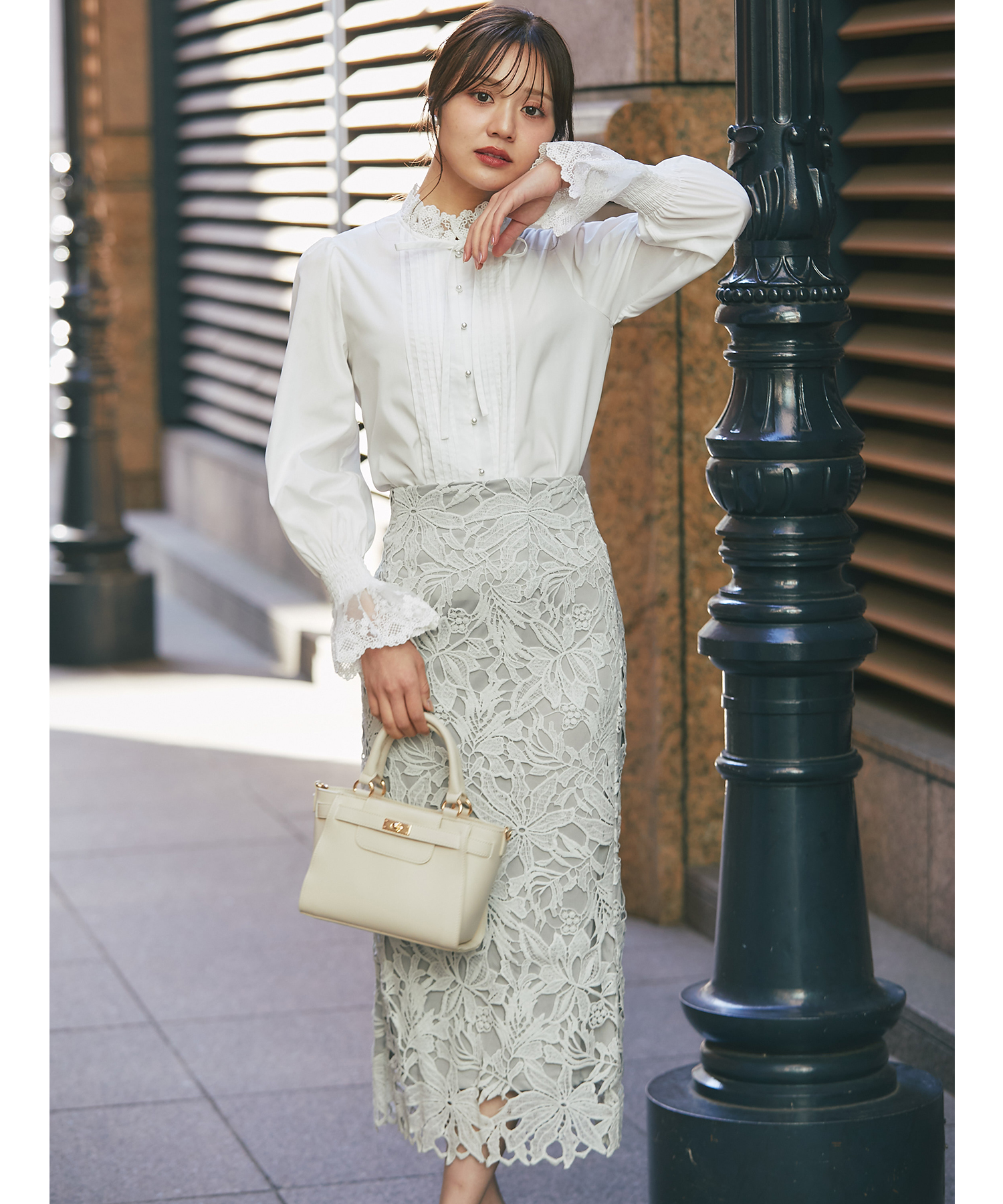 tocco トッコクローゼット　カットワークフラワーレース刺繍タイトスカート