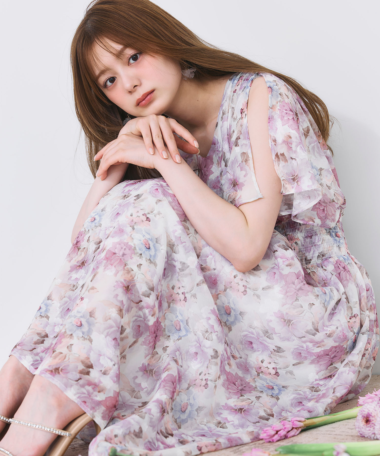 後ろリボン付きウエストシャーリングシアージャガードフラワーワンピース 6月30日(月)オフィシャルサイト限定再販☆【trinie トリニー】 ※紺野彩夏さんはラベンダー着用 ※少量の在庫確保による再販売の為、交換は出来かねる場合がございます。予めご了承ください。