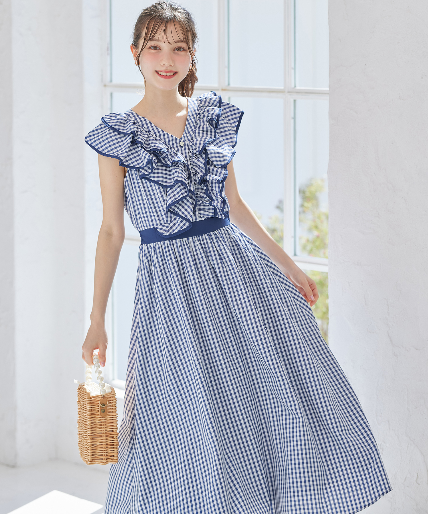 フラワーモチーフ釦フリル付きギンガムチェックワンピース 4月21日(日)再販決定☆ 【vicky ヴィッキー】 tocco closet(トッコクローゼット) ※少量の在庫確保による再販売の為、交換は出来かねる場合がございます。予めご了承ください。