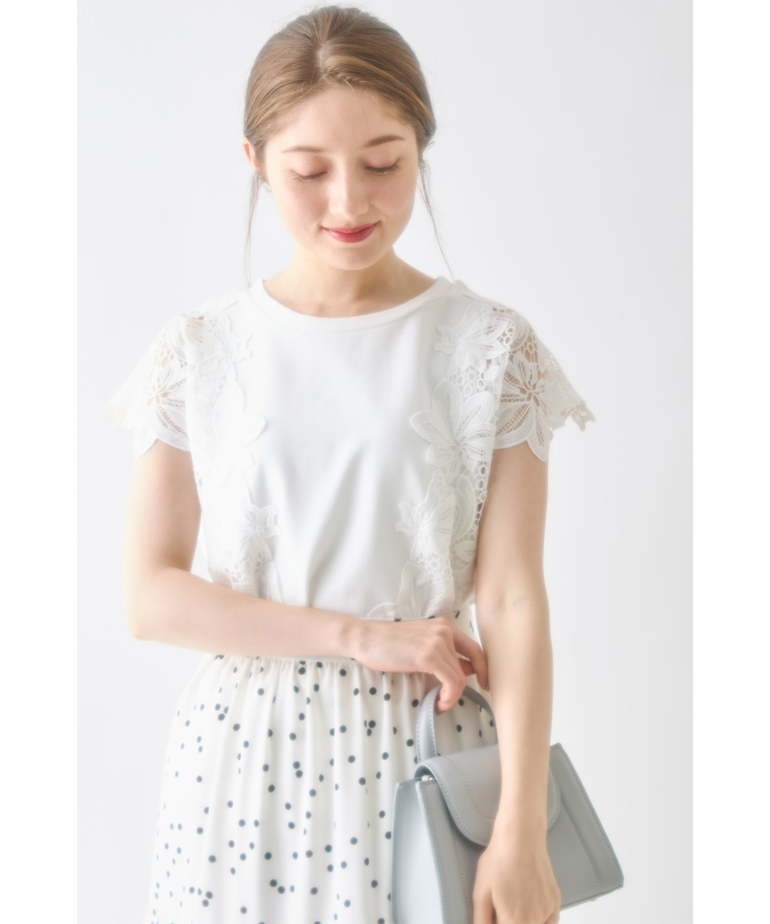 サイドフラワーレース付きカットプルオーバー 8月18日(日)オフィシャルサイト限定再販☆【lervain ラヴェイン】※少量の在庫確保による再販売の為、交換は出来かねる場合がございます。予めご了承ください。