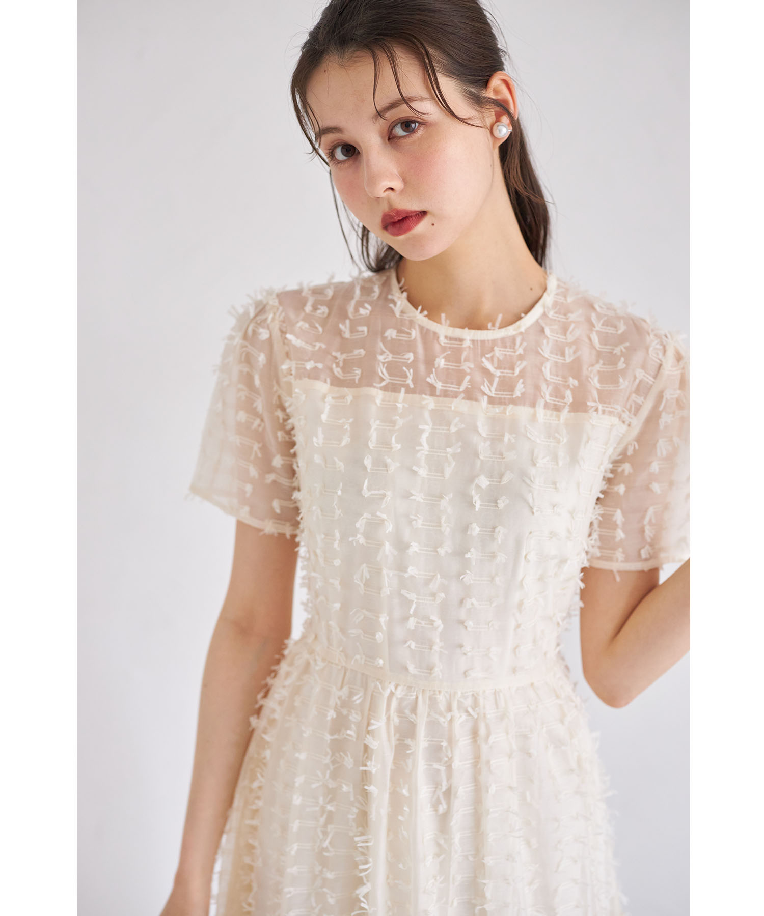 ウエストリボン付きシアーフリンジワンピース tocco closet（トッコクローゼット）＊スペシャルプライス品につき返品/キャンセル/配送日指定不可/ラッピング不可/少量在庫のセールの為交換は出来かねる場合がございます。