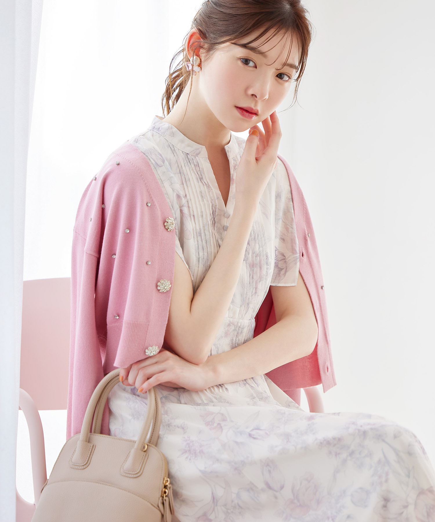 きらきらビジュー付きカーディガン【shaise シェイズ】 tocco closet(トッコクローゼット)＊スペシャルプライス品につき返品/キャンセル/配送日指定不可/ラッピング不可/少量在庫のセールの為交換は出来かねる場合がございます。