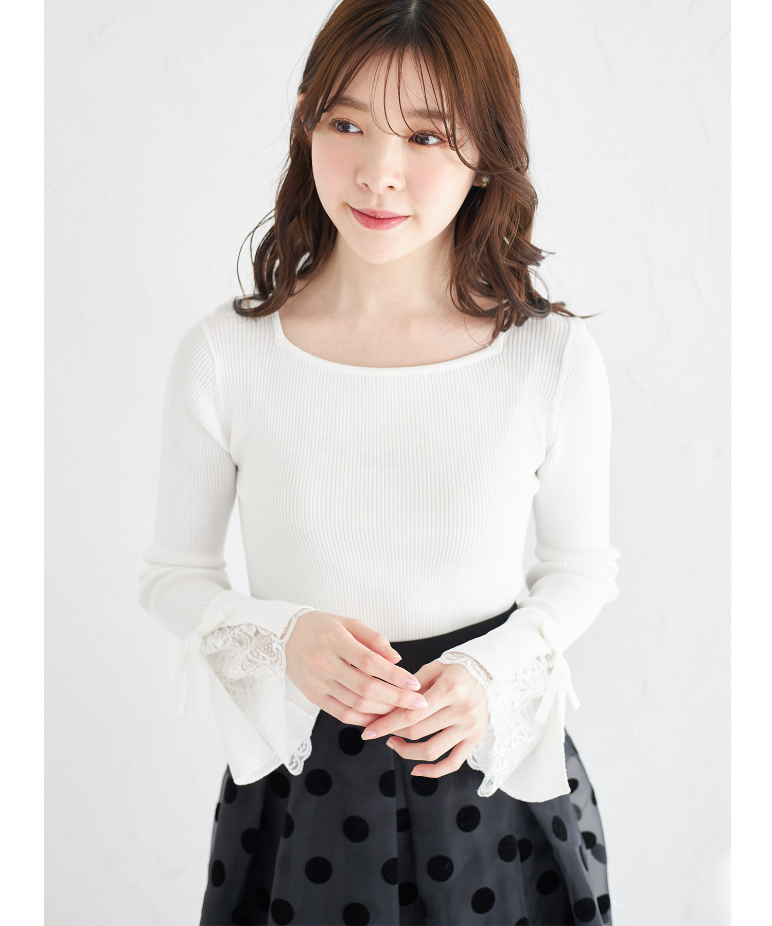 りぼん付き袖口レース切り替えリブニットプルオーバー   tocco closet(トッコクローゼット) ＊スペシャルプライス品につき返品/キャンセル/配送日指定不可/ラッピング不可/少量在庫のセールの為交換は出来かねる場合がございます。