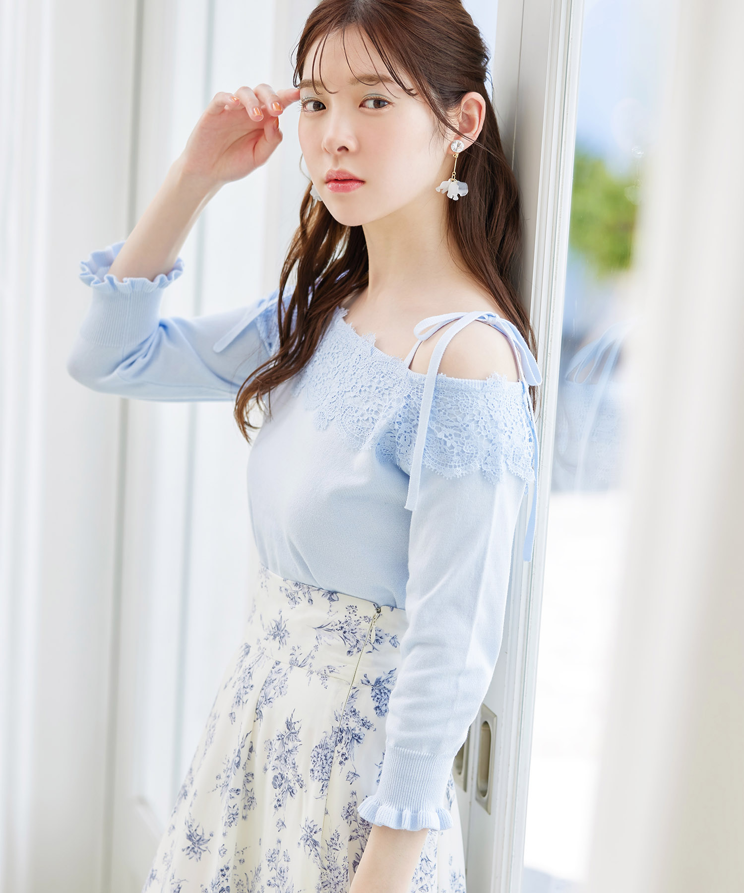肩りぼん付きレース装飾オフショルニットプルオーバー【sorriso ソリーソ】 tocco closet(トッコクローゼット)　8/17スタート！＊スペシャルプライス品につき返品/キャンセル/配送日指定不可/ラッピング不可/少量在庫のセールの為交換は出来かねる場合がございます。