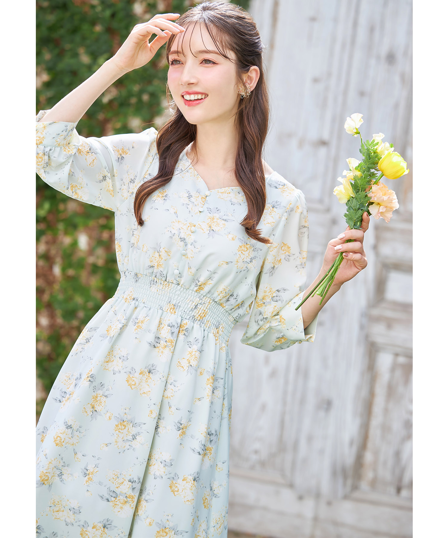 フロント飾り釦付きウエストシャーリングフラワープリントワンピース【bonheur ボヌール】 tocco closet(トッコクローゼット) ＊スペシャルプライス品につき返品/キャンセル/配送日指定不可/ラッピング不可/少量在庫のセールの為交換は出来かねる場合がございます。
