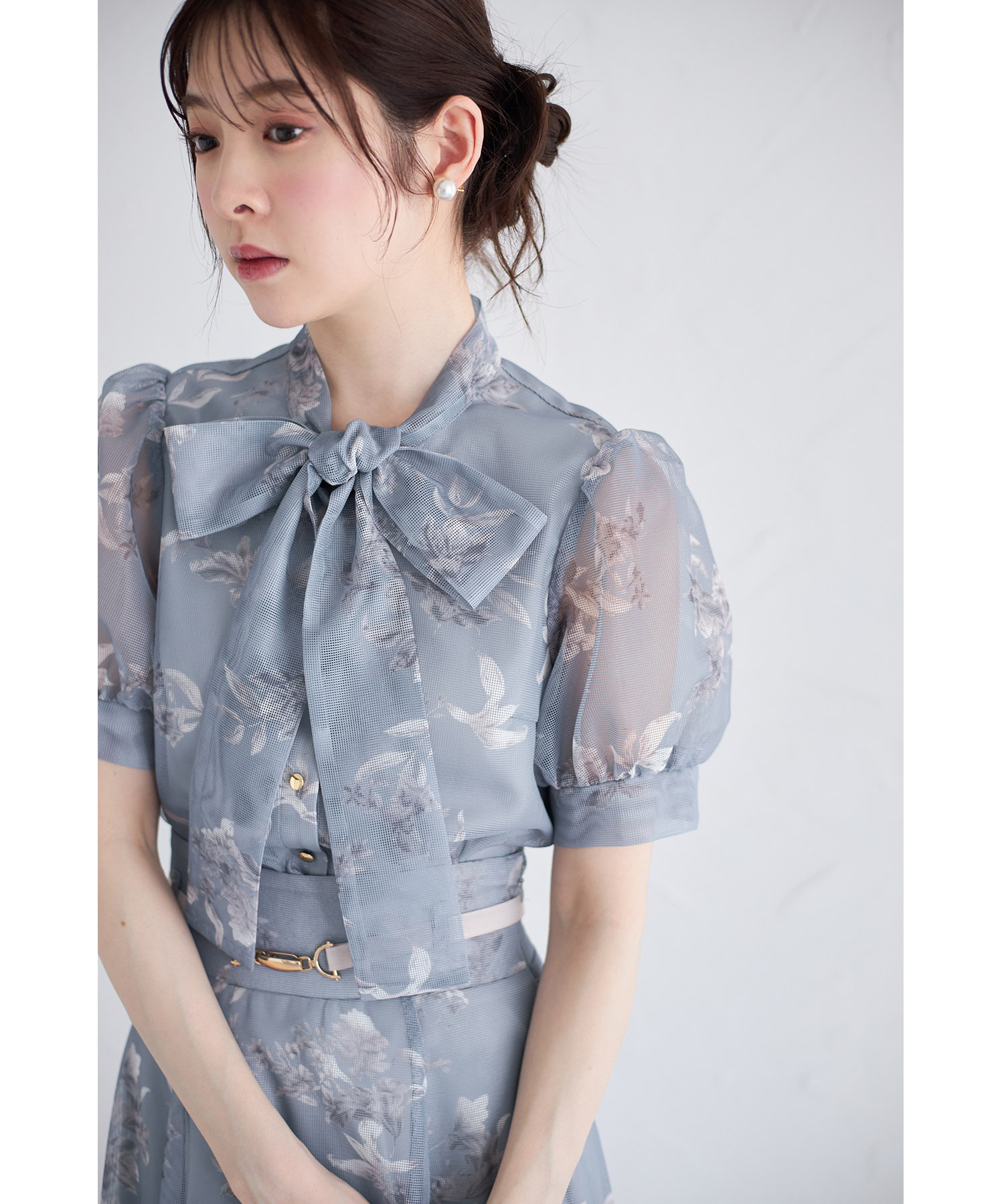 tocco トッコクローゼット　　
ボウタイリボンフラワープリントメッシュブラウス