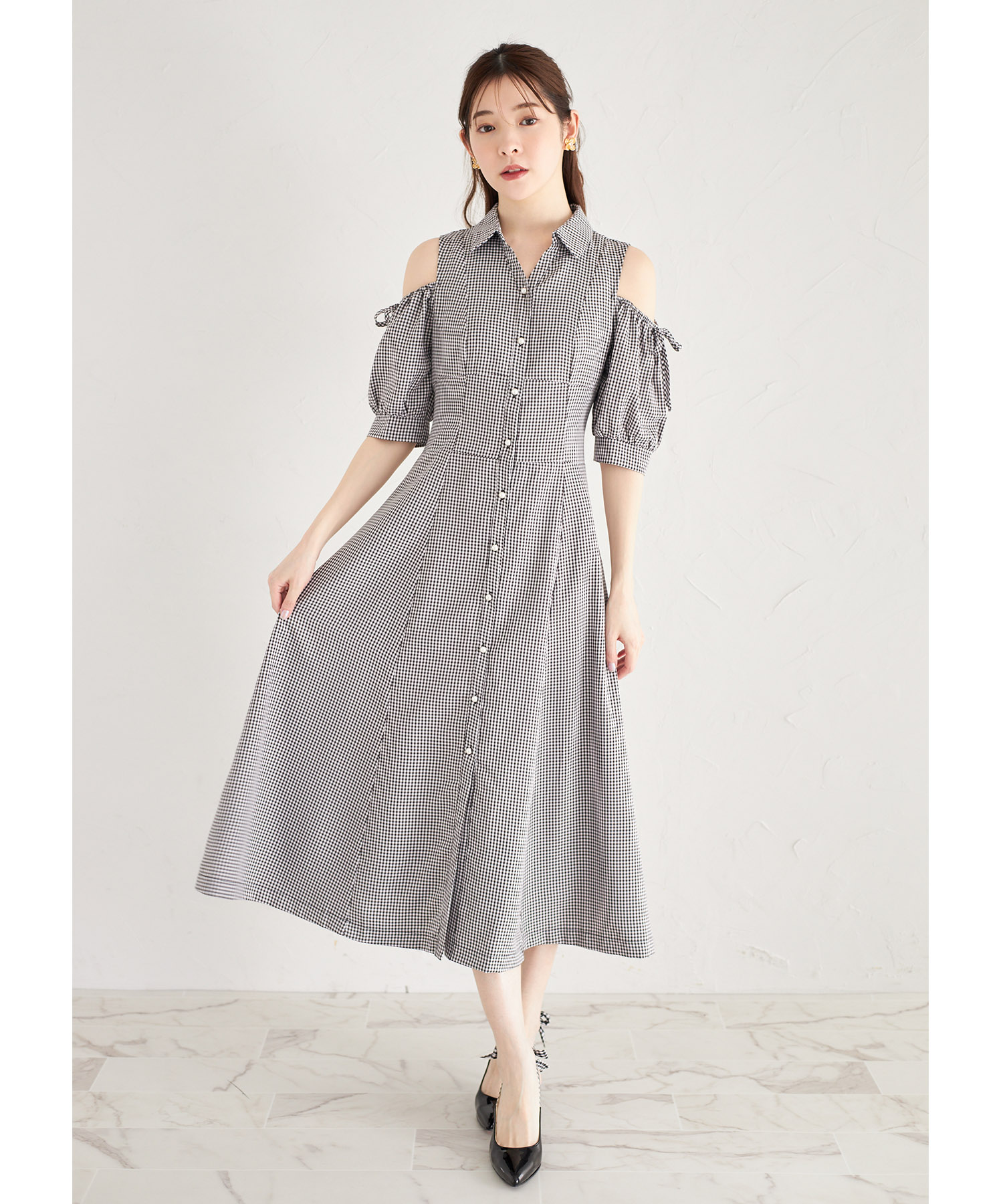 リボン付きオープンショルダーバックレースアップギンガムチェックシャツワンピース【atecia アテシア】 tocco closet＊スペシャルプライス品につき返品/キャンセル/配送日指定不可/ラッピング不可/少量在庫のセールの為交換は出来かねる場合がございます。