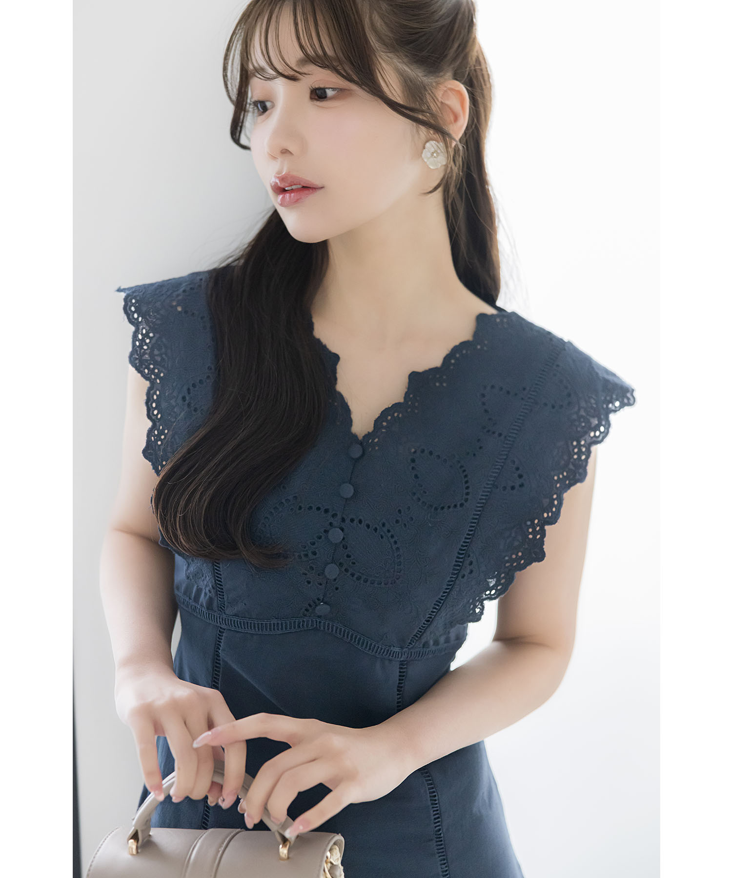 ウエストりぼん付きコットンカットワークレース刺繍ワンピース 【leaxis リクシス】tocco closet ※えみ姉さんはネイビー着用 ※ローズピンク少量の在庫確保による再販売の為、交換は出来かねる場合がございます。予めご了承ください。